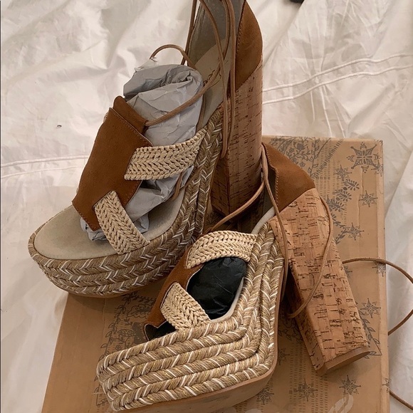 NEW!Free People high Society lace up. Euro sizes - Picture 4 of 8